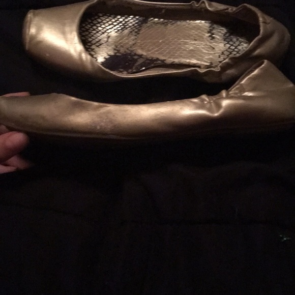 Worn gold ballet flats - Picture 2 of 7